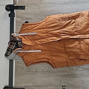 Weatherproof Vintage fleece lined hoodie puff vest- Medium - Coyote brown/orange
